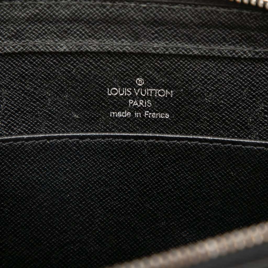Louis Vuitton Taiga Pochette Baikal Black Leather Good - Box View