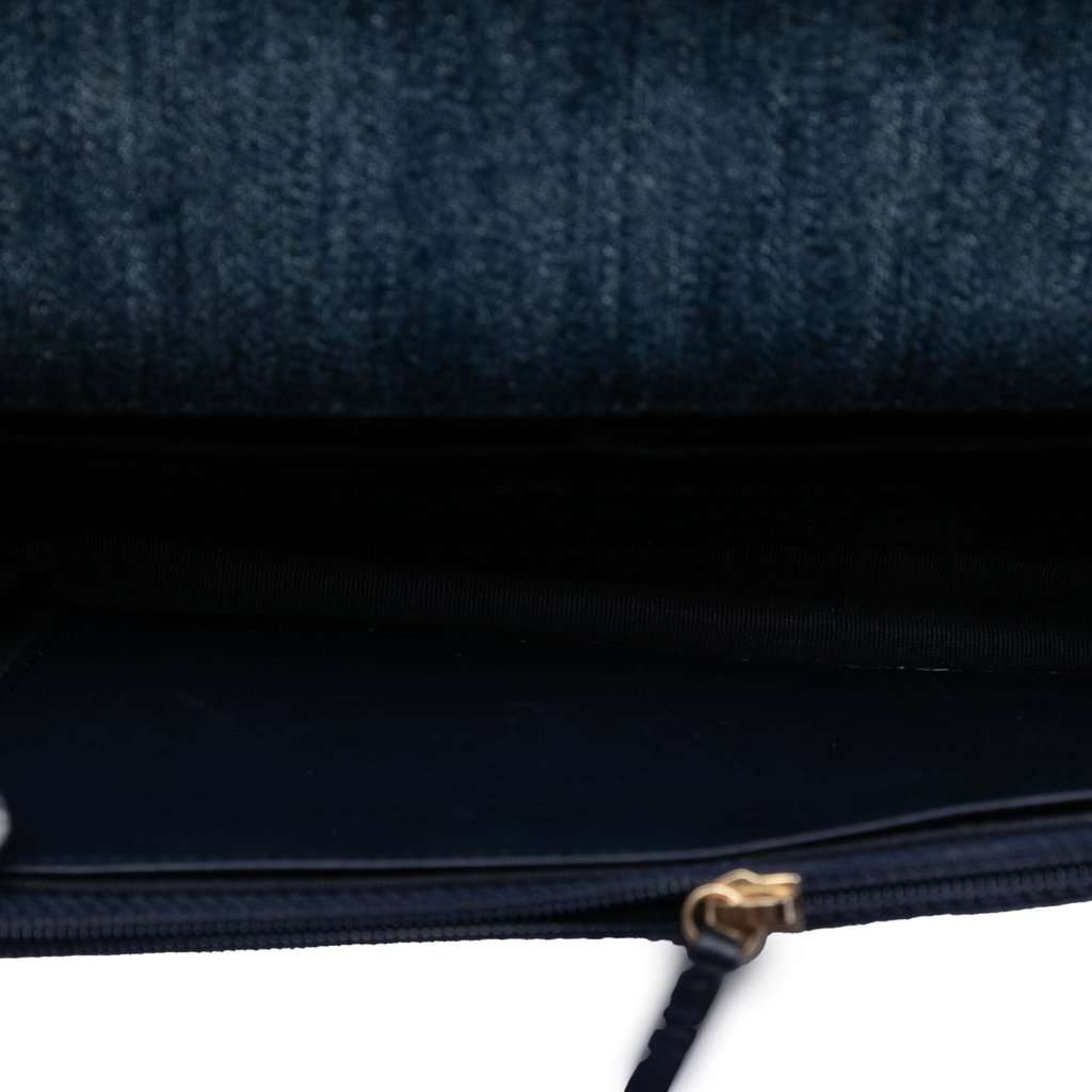 Chanel Denim 19 Flap Wallet On Chain Blue Very good condition - Model View