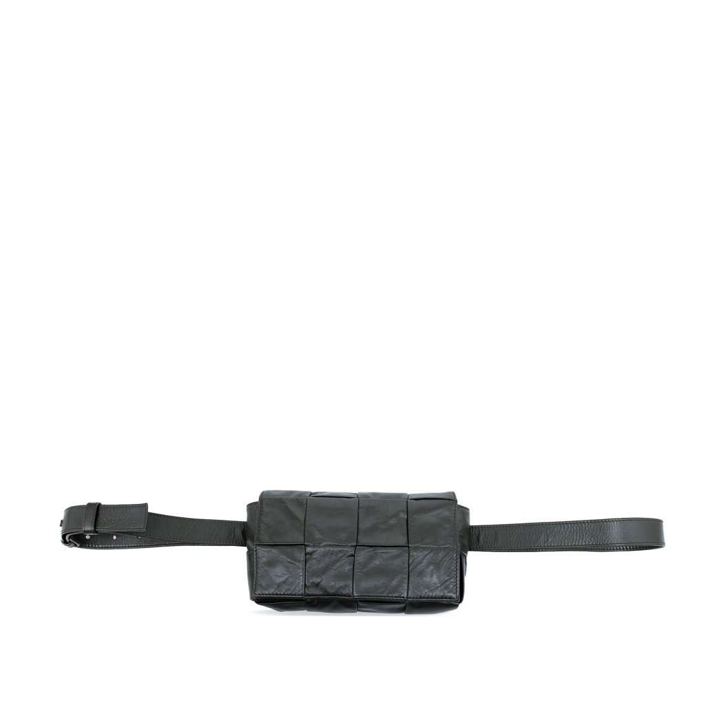 Bottega Veneta Paper Calfskin Intrecciato Cassette Belt Bag Other Leather Very good condition - Front View