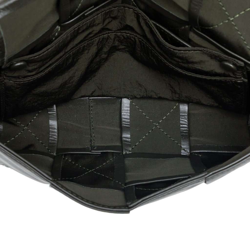 Bottega Veneta Paper Calfskin Intrecciato Cassette Belt Bag Other Leather Very good condition - Model View