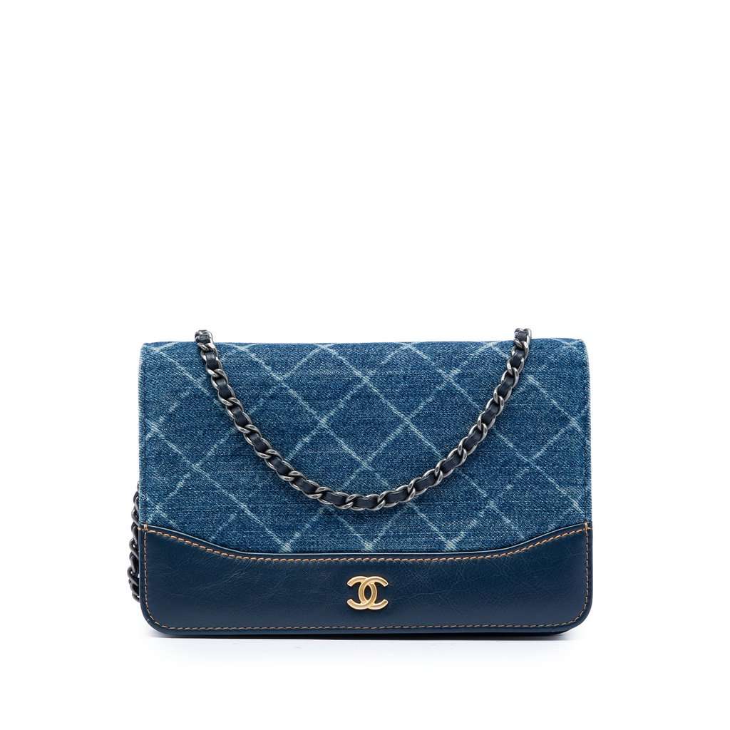 Chanel Printed Denim and Calfskin Gabrielle Wallet On Chain Blue Very good condition - Front View