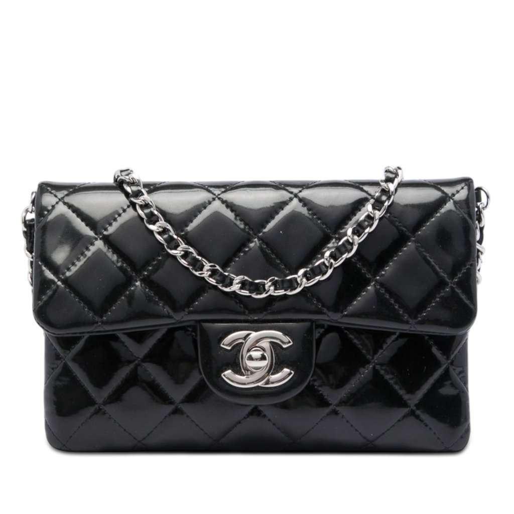 Chanel CC Quilted Patent Flap Crossbody Black Leather Very good condition - Front View