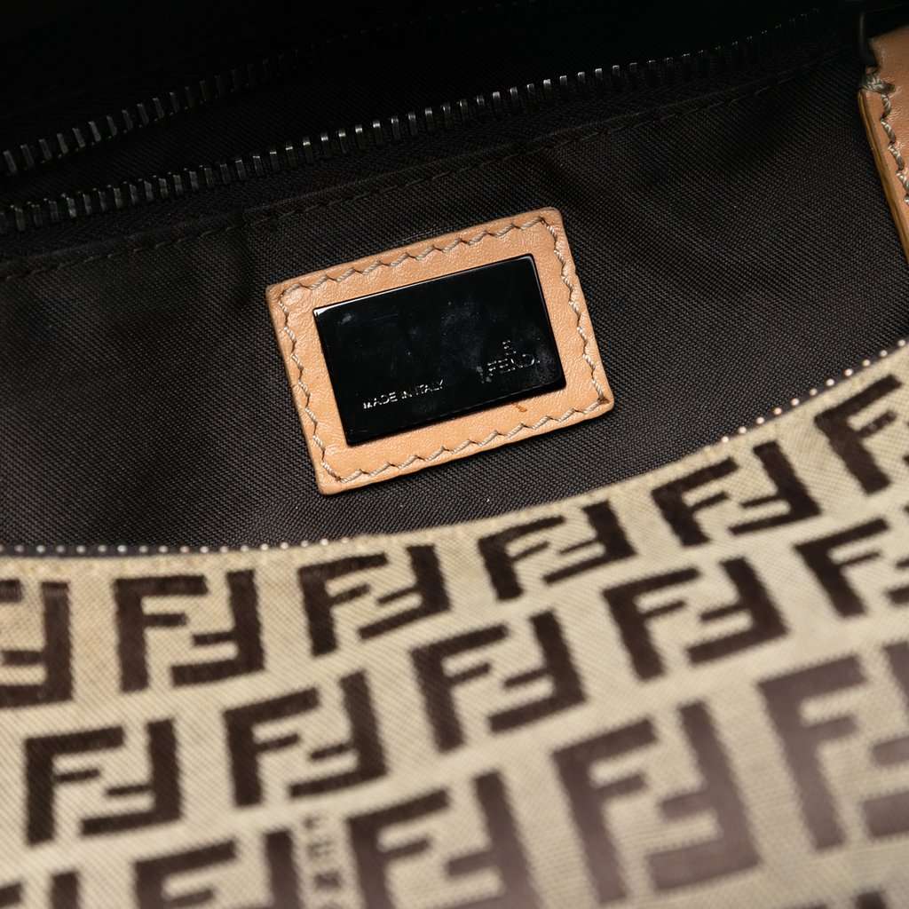 Fendi Zucchino Canvas Shoulder Bag Beige Very good condition - Box View
