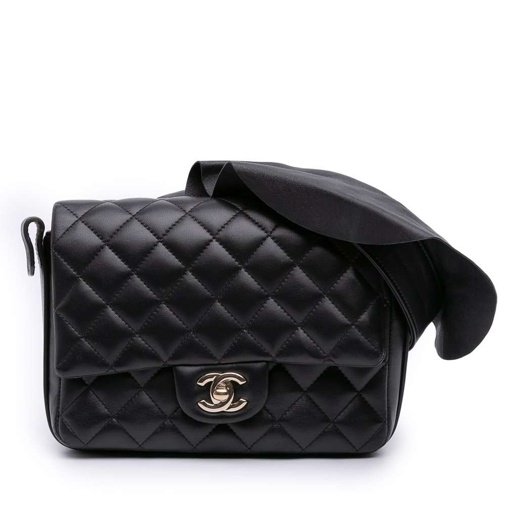 Chanel Quilted Calfskin Bolero de Chanel Flap Black Leather Good condition - Front View