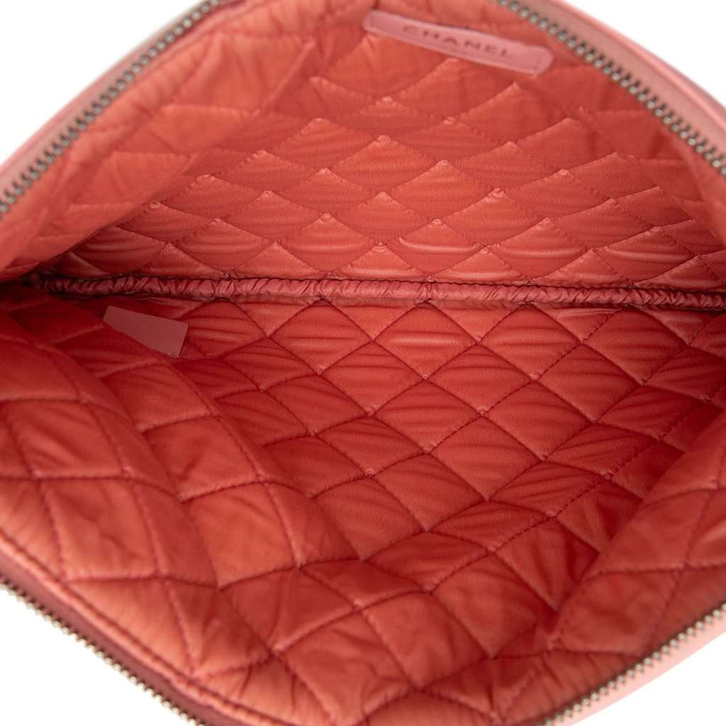 Chanel Medium Quilted Lambskin Boy O Case Clutch Pink Leather Very good condition - Model View