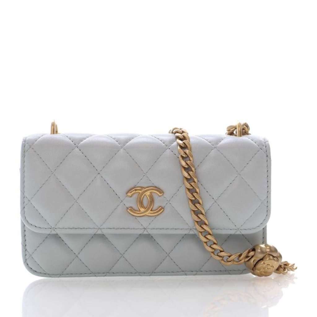 Chanel Mini CC Lambskin Camellia Crush Clutch With Chain Blue Leather Very good condition - Front View