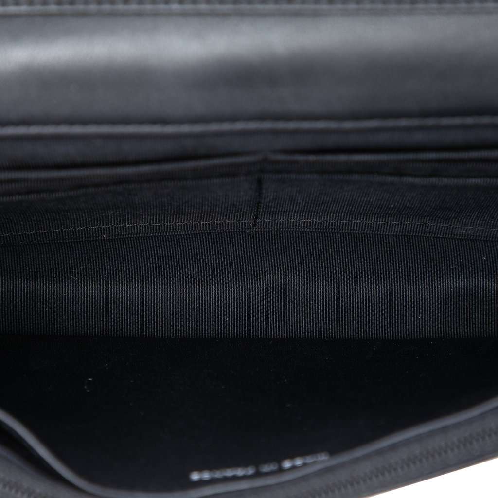 Chanel CC Quilted Patent Wallet On Chain Black Leather Very good condition - Model View