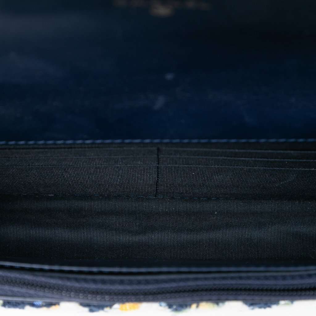 Chanel Tweed 19 Wallet On Chain Blue Very good condition - Model View