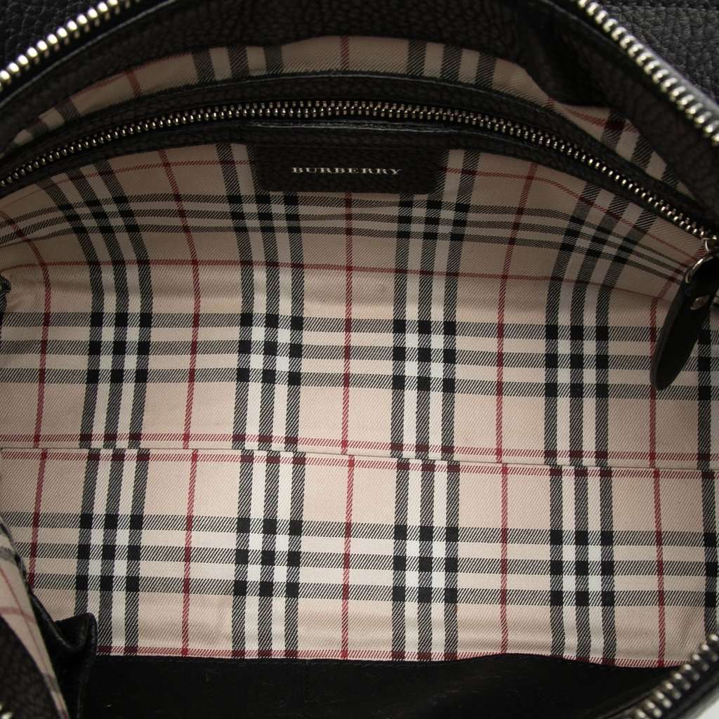 Burberry Leather Shoulder Bag Black Leather Very good condition - Model View