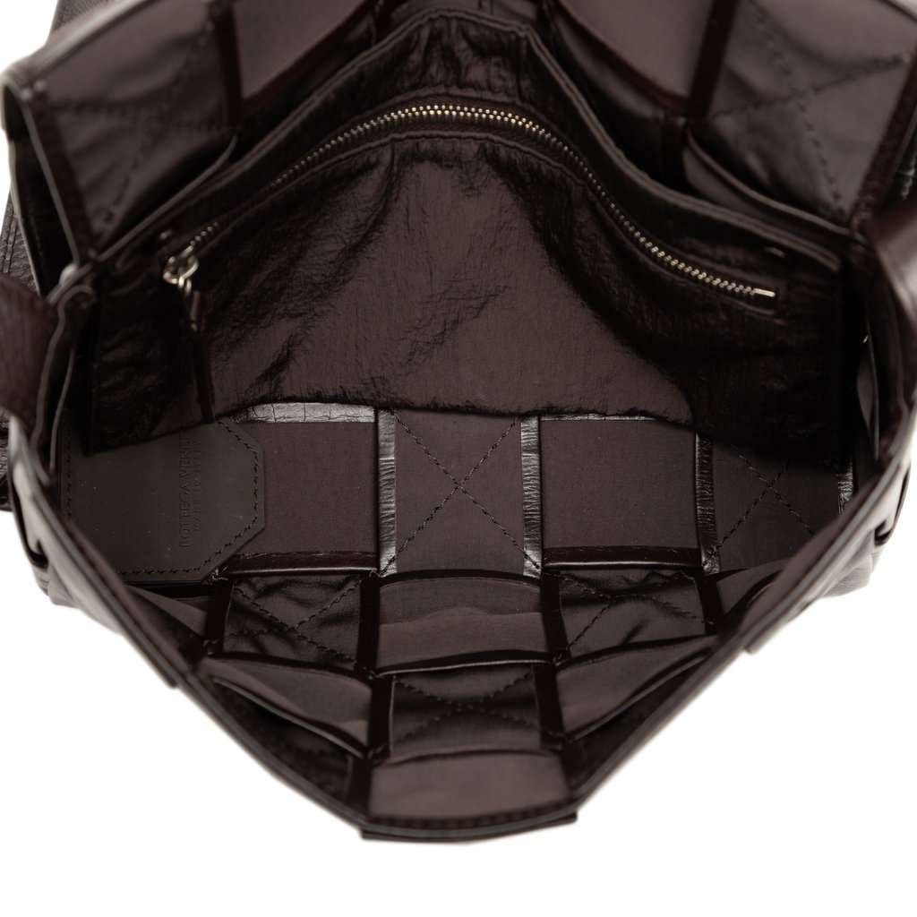 Bottega Veneta Paper Calfskin Intrecciato Cassette Crossbody Brown Leather Very good - Model View