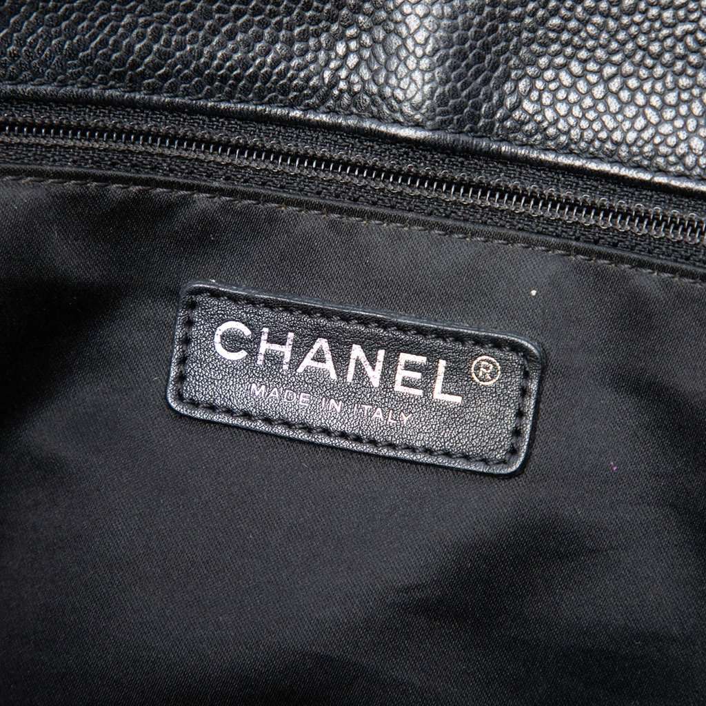 Chanel Caviar Grand Shopping Tote Black Leather Very good condition - Box View