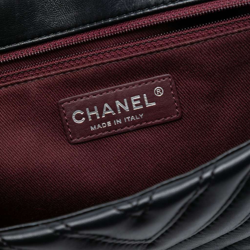 Chanel Jumbo Classic Chevron Lambskin Double Stitch Single Flap Black Leather Very good condition - Box View