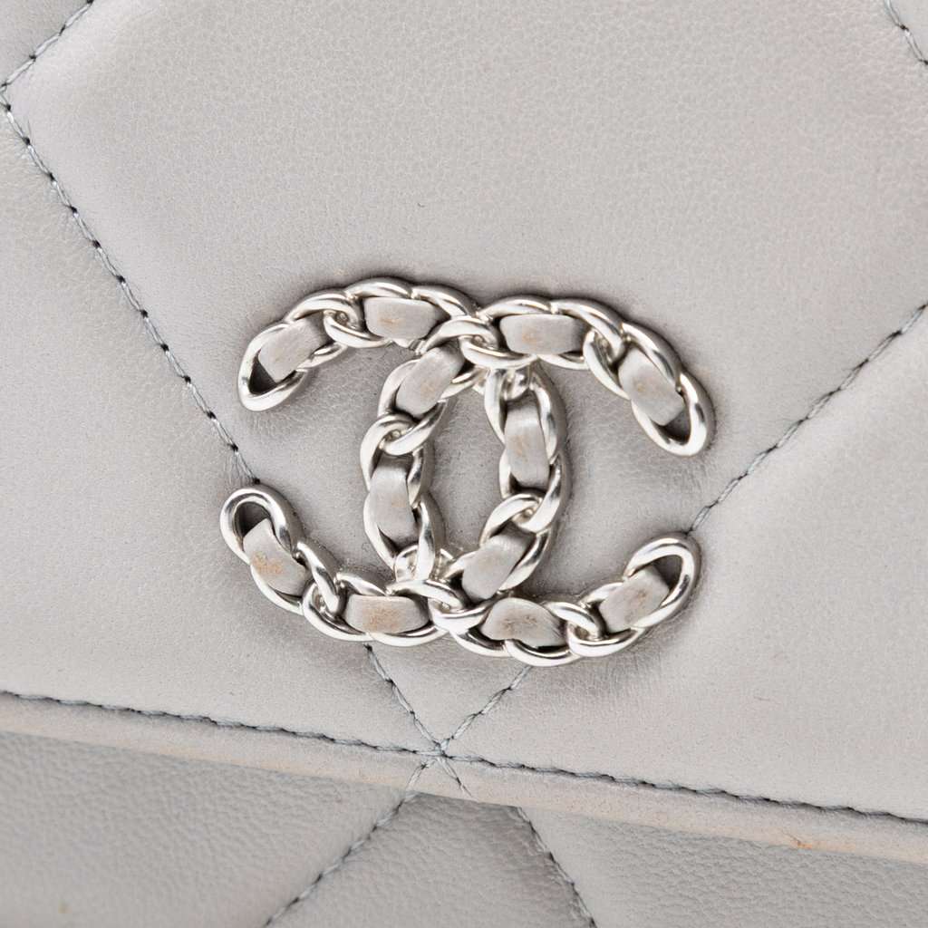 Chanel Quilted Lambskin 19 Wallet on Chain Other Leather Very good condition - Box View