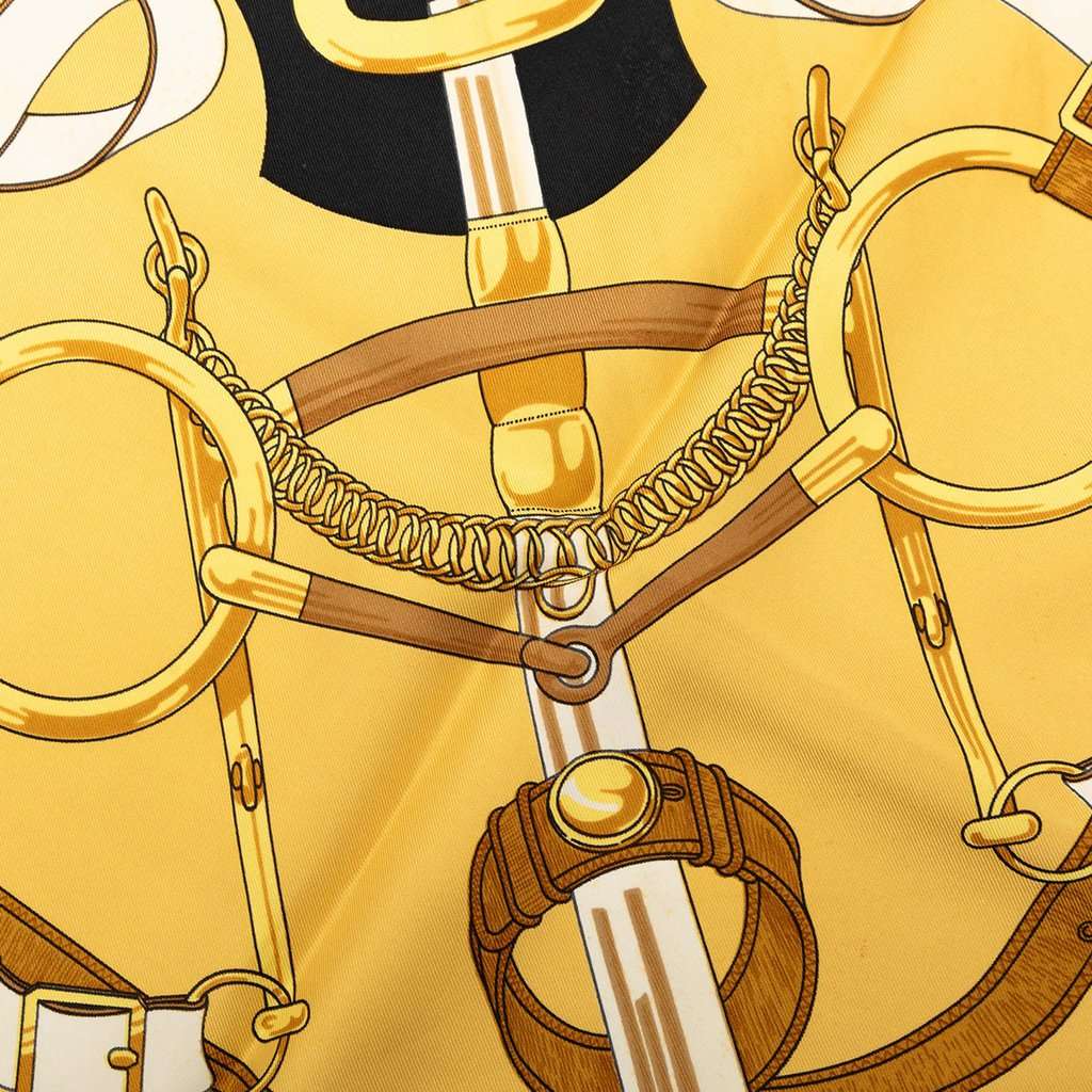 Hermès Eperon D Or Silk Scarf 90 Yellow Very good - Model View