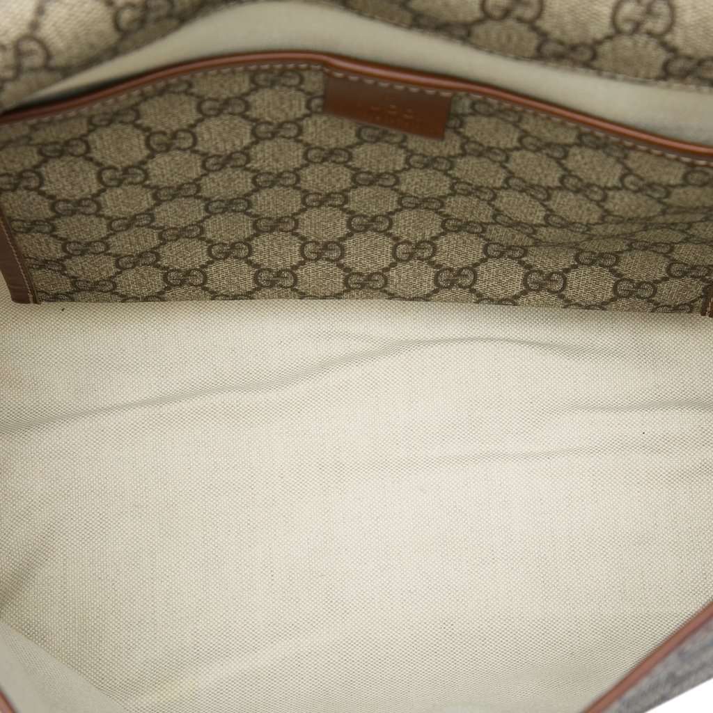 Gucci GG Supreme Web Messenger Bag Beige Very good - Model View