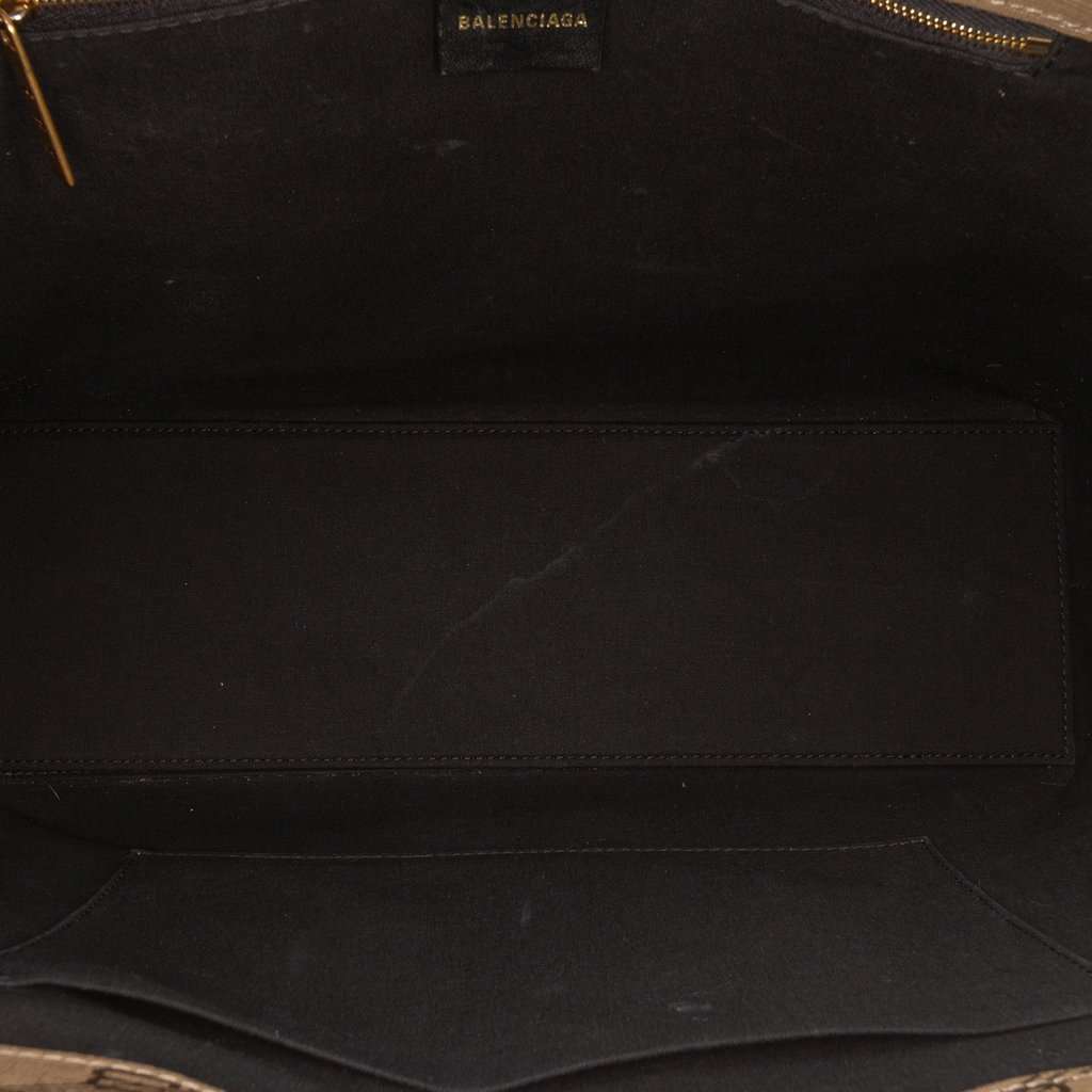 Balenciaga BB Monogram Coated Canvas Signature Shopper M Brown Very good condition - Model View