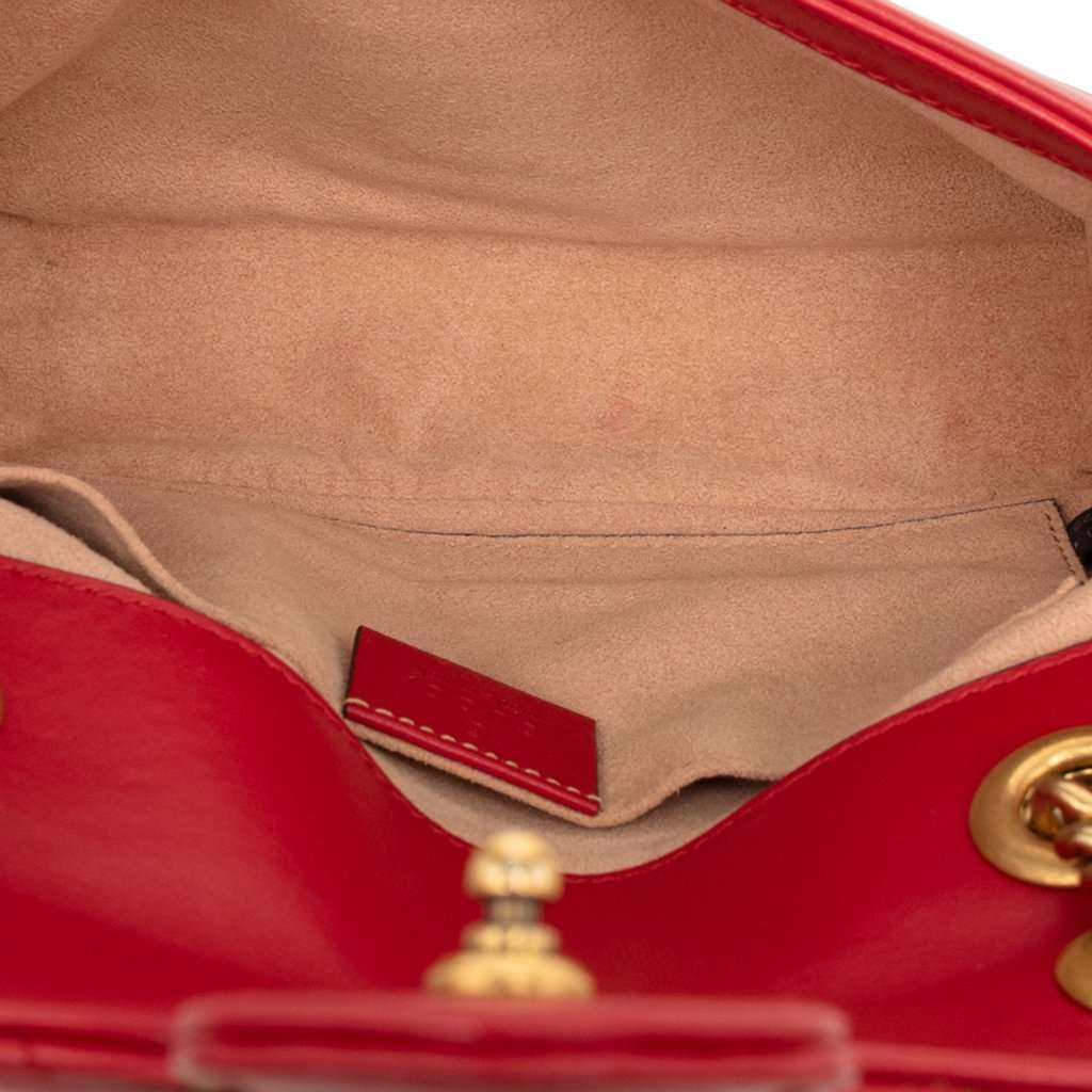 Gucci Small GG Marmont Matelasse Calfskin Shoulder Bag Red Leather Very good condition - Model View