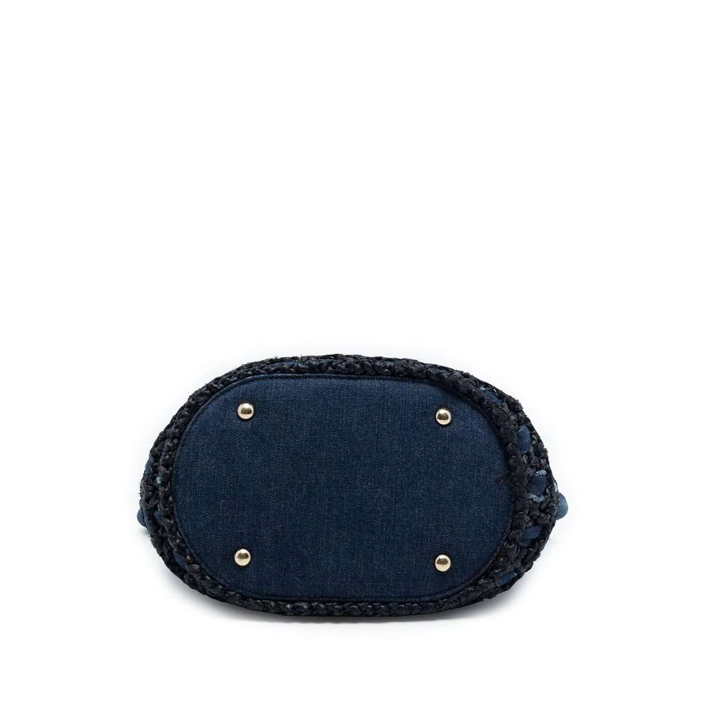 Chanel CC Woven Denim and Raffia Drawstring Bucket Bag Blue Very good condition - Inside View
