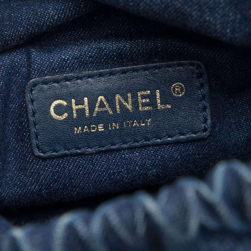 Chanel CC Woven Denim and Raffia Drawstring Bucket Bag Blue Very good condition - Box View