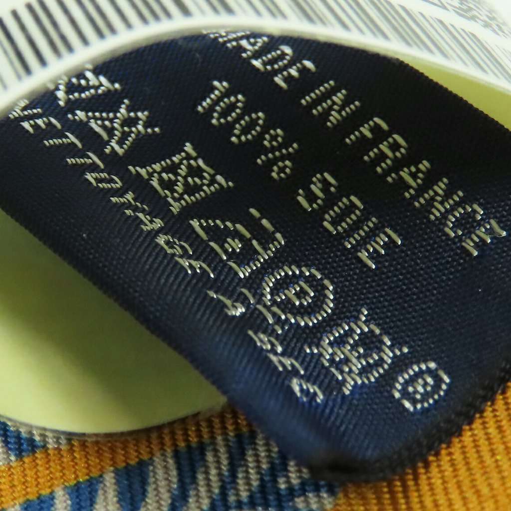Hermès Sous Le Charme D Orphee Silk Twilly Scarf Blue Very good condition - Model View