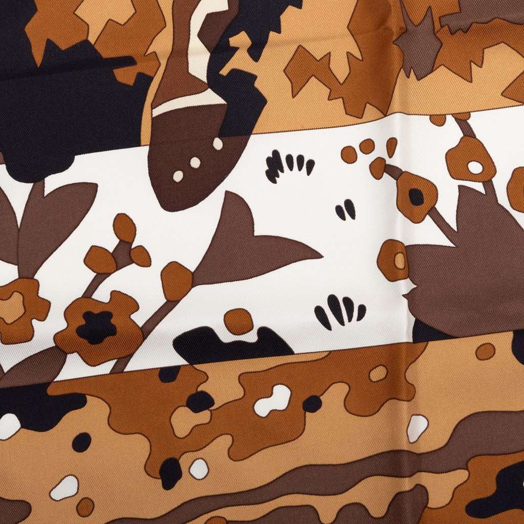 Hermès Les Dix Cavaliers Silk Scarf 90 Brown Never worn - Model View
