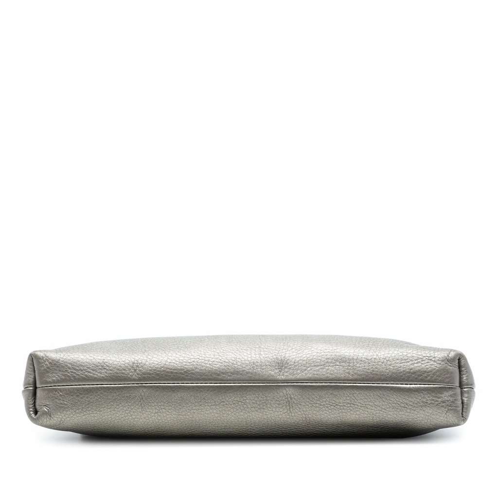 Gucci Metallic Leather Sienna Tassel Clutch Gold Leather Very good condition - Inside View