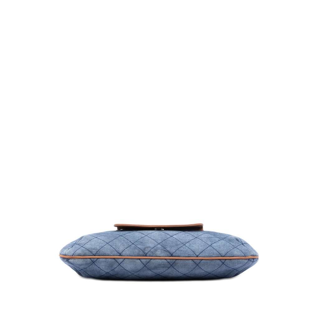 Chanel CC Quilted Denim Foldover Clutch Blue Very good condition - Inside View