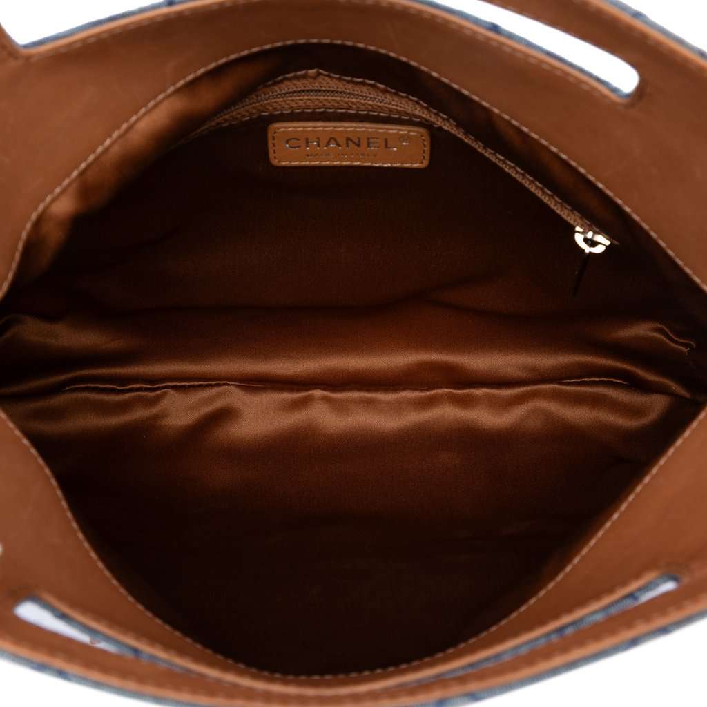 Chanel CC Quilted Denim Foldover Clutch Blue Very good condition - Model View