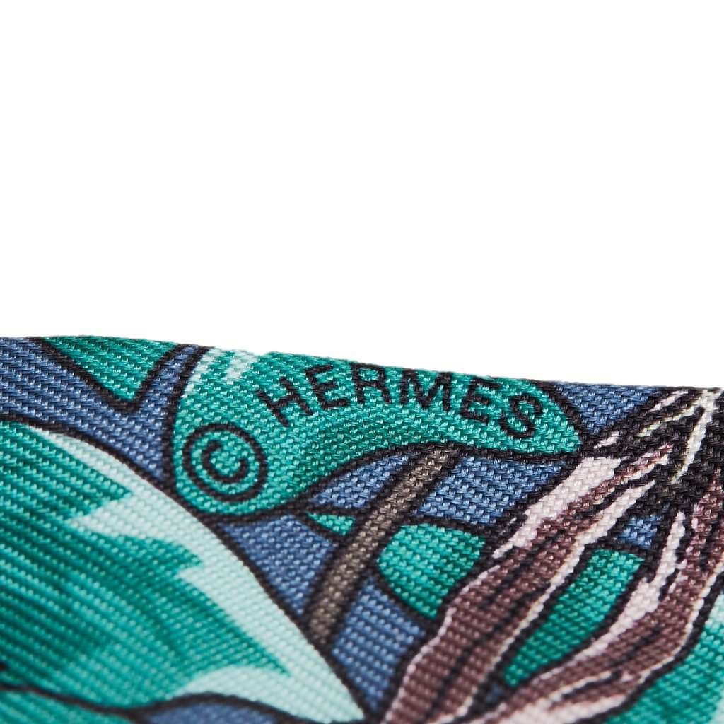 Hermès Jungle Love Love Doll Silk Twilly Scarf Blue Very good condition - Model View