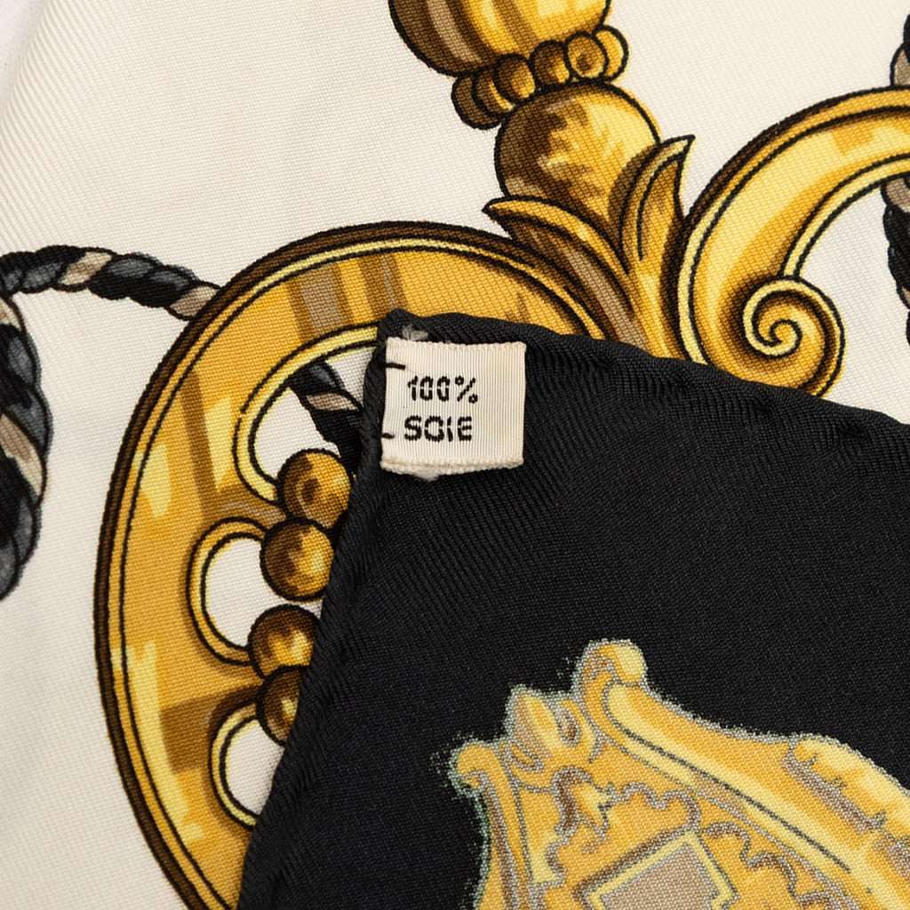 Hermès Les Cles Silk Scarf 90 White Very good condition - Back View