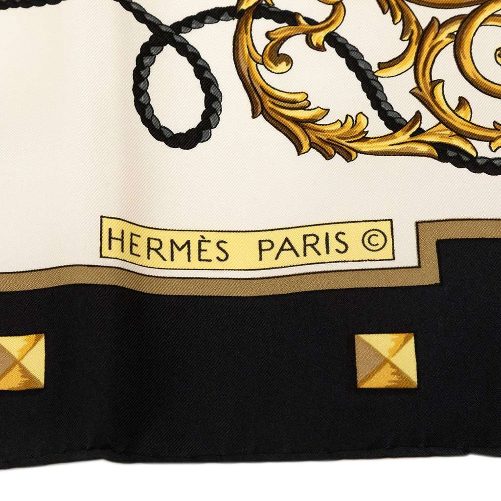 Hermès Les Cles Silk Scarf 90 White Very good condition - Inside View