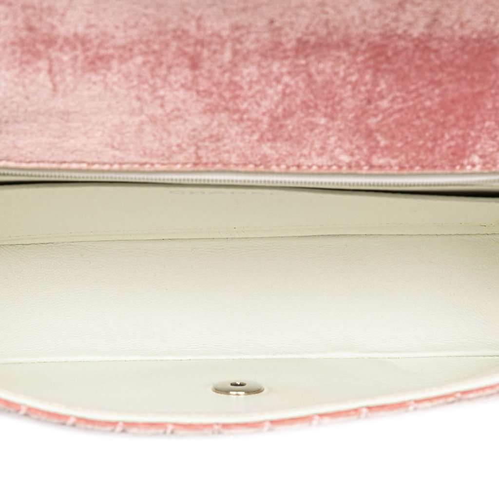 Chanel Medium Micro Quilted Velvet CC Flap Pink Good - Model View