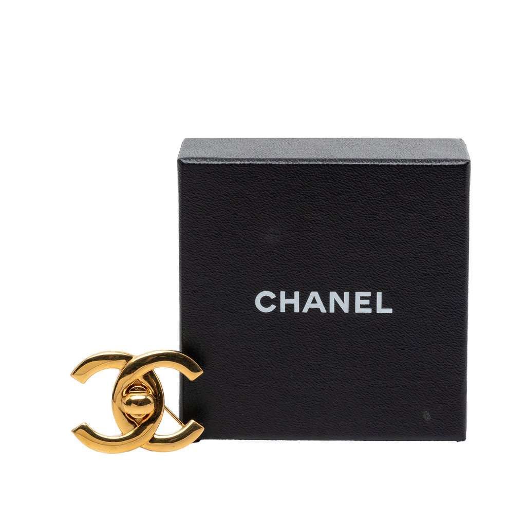 Chanel CC Gold Plated Turn Lock Brooch Gold Metal Very good - Model View