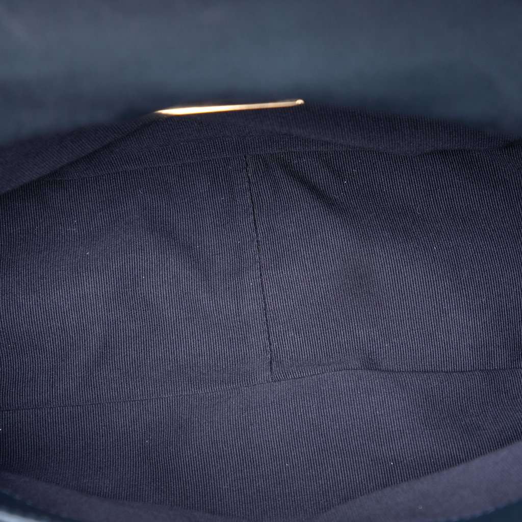 Chanel Large Canvas 19 Flap Blue Very good condition - Model View