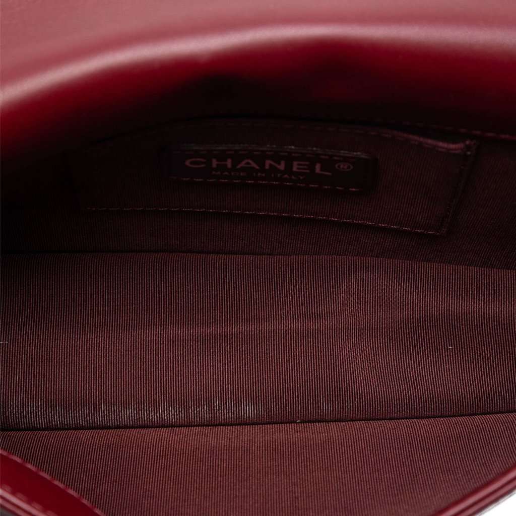 Chanel Lambskin and Acrylic Boy Brick Horizontal Flap Red Leather Very good condition - Model View