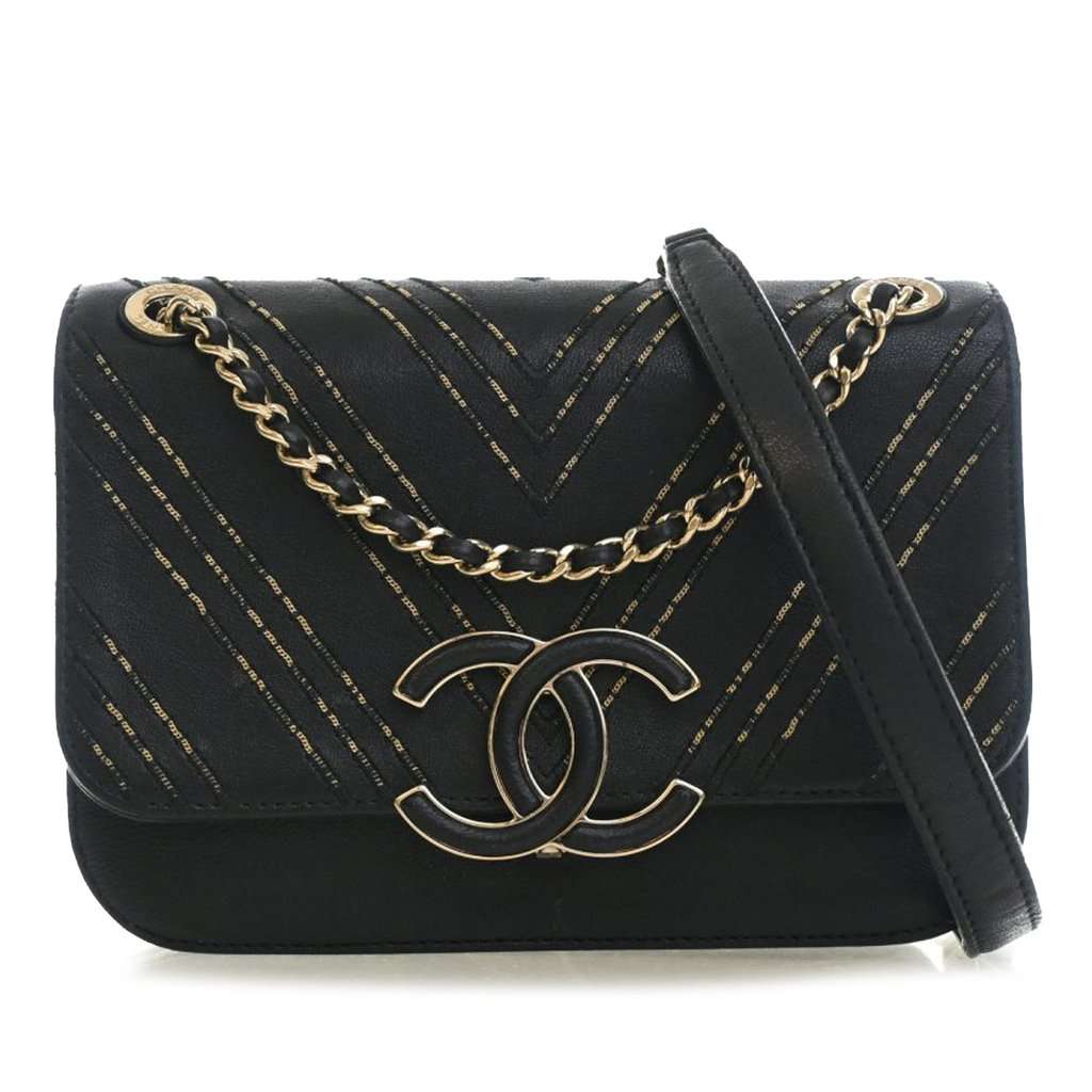 Chanel Small Chevron Sheepskin Subtle Flap Black Leather Very good - Front View