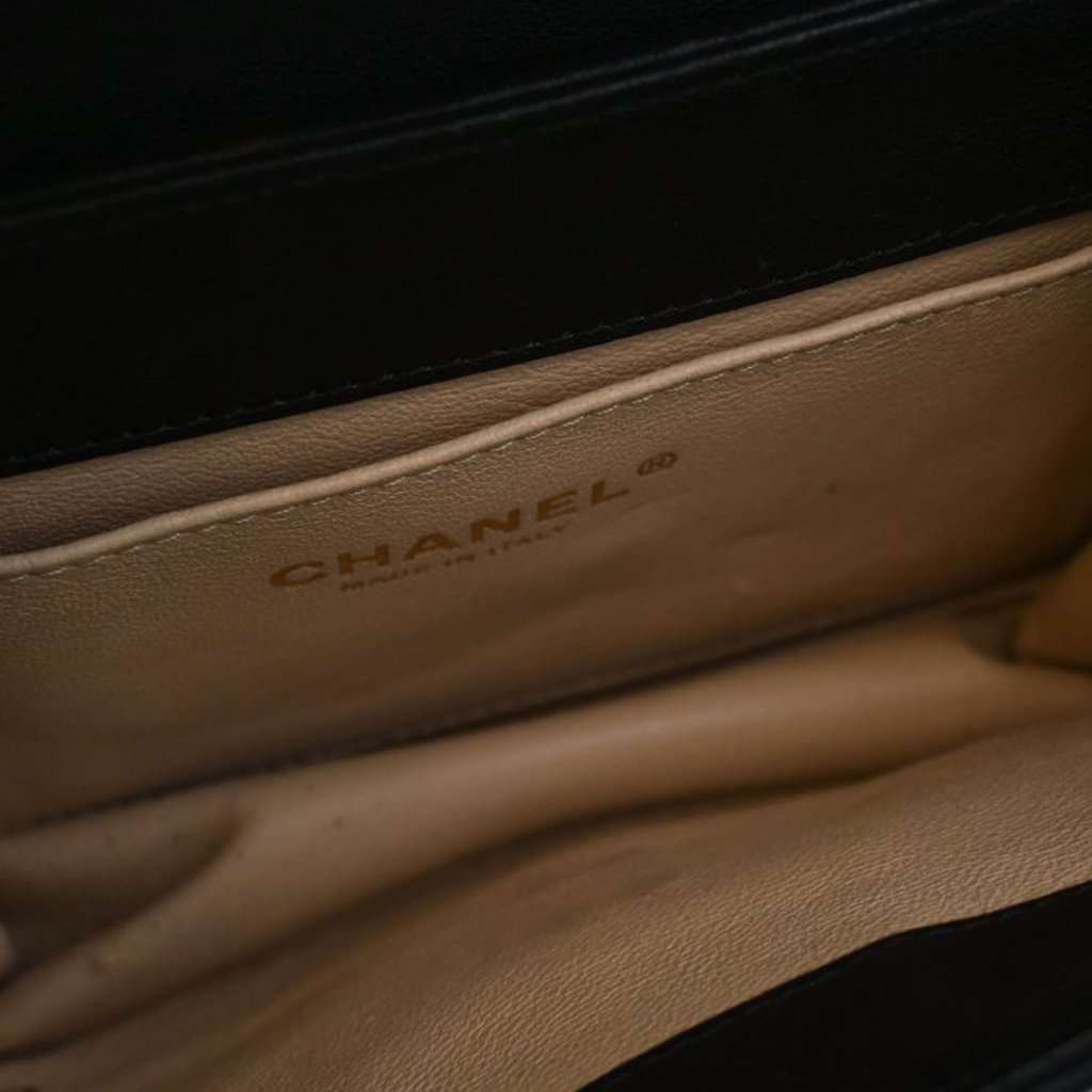 Chanel Small Chevron Sheepskin Subtle Flap Black Leather Very good - Model View