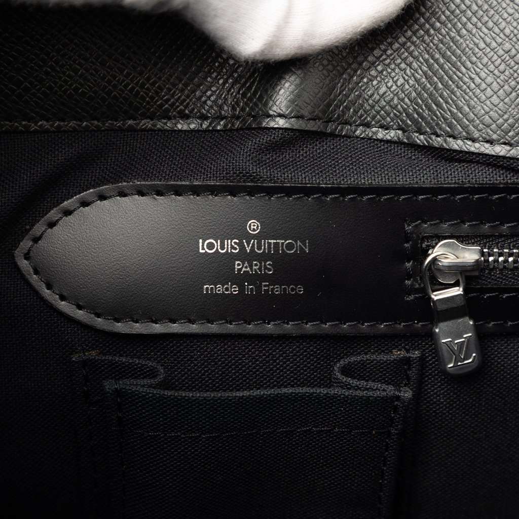 Louis Vuitton Taiga Kasbek GM Black Leather Very good - Box View
