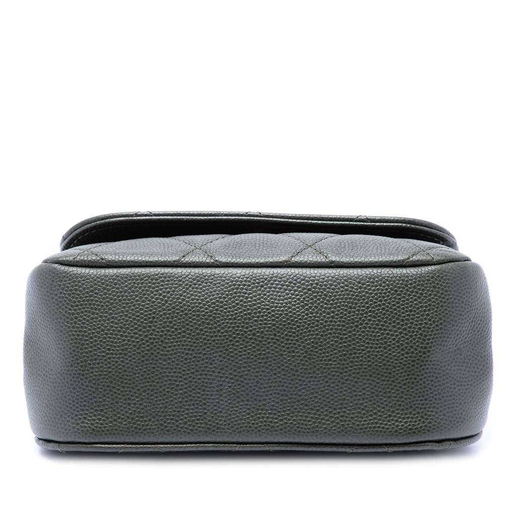 Chanel Small CC Quilted Caviar Bar Flap Clutch With Chain Green Leather Very good condition - Inside View