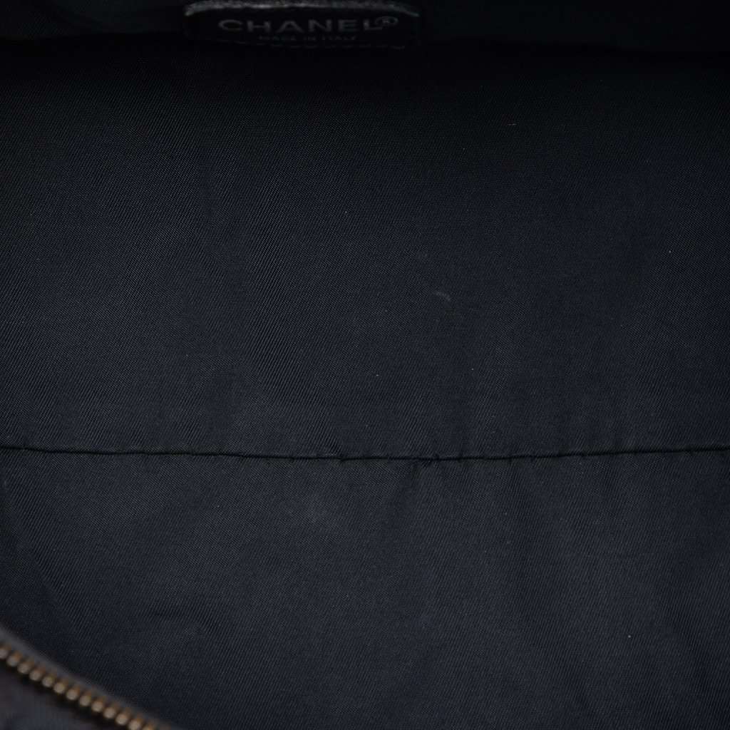 Chanel New Travel Line Nylon Vanity Bag Black Very good condition - Model View