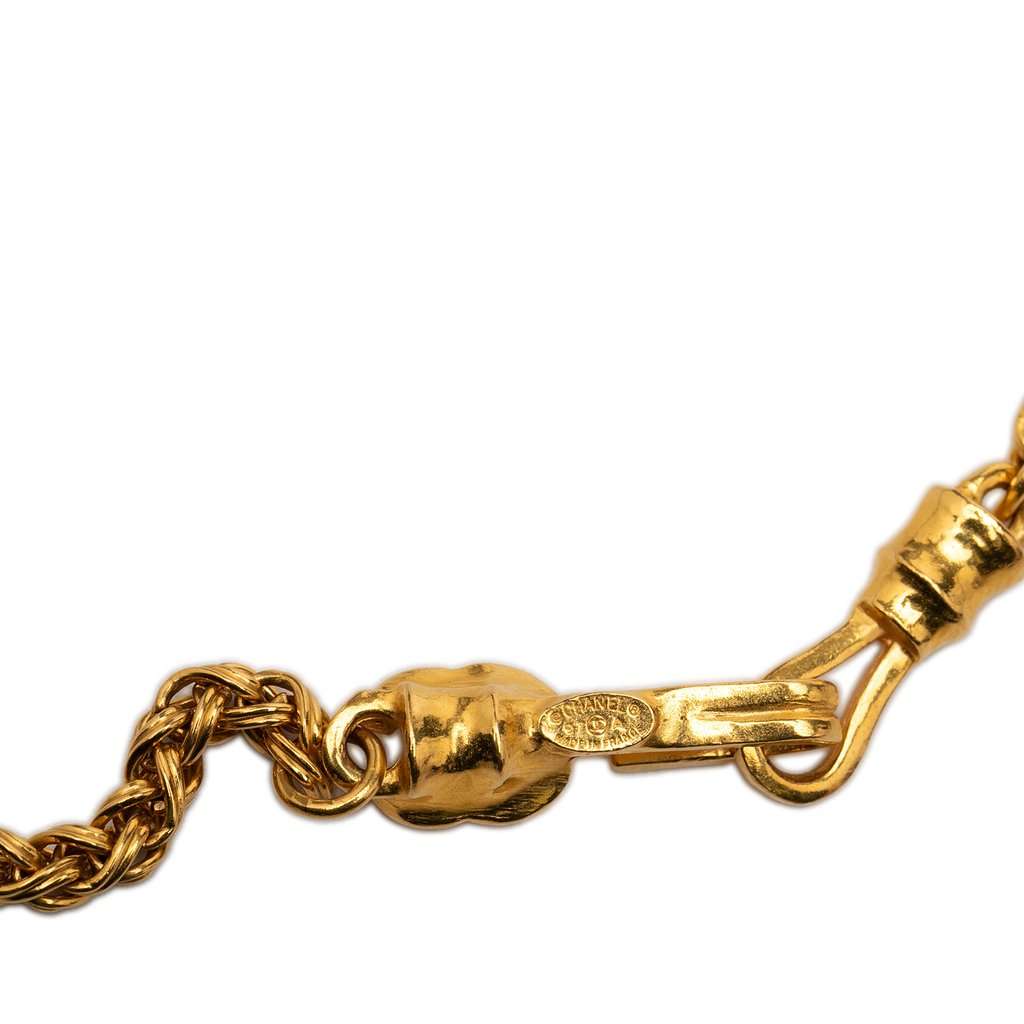 Chanel CC Gold Plated Stone Oval Pendant Necklace Gold Metal Very good - Model View