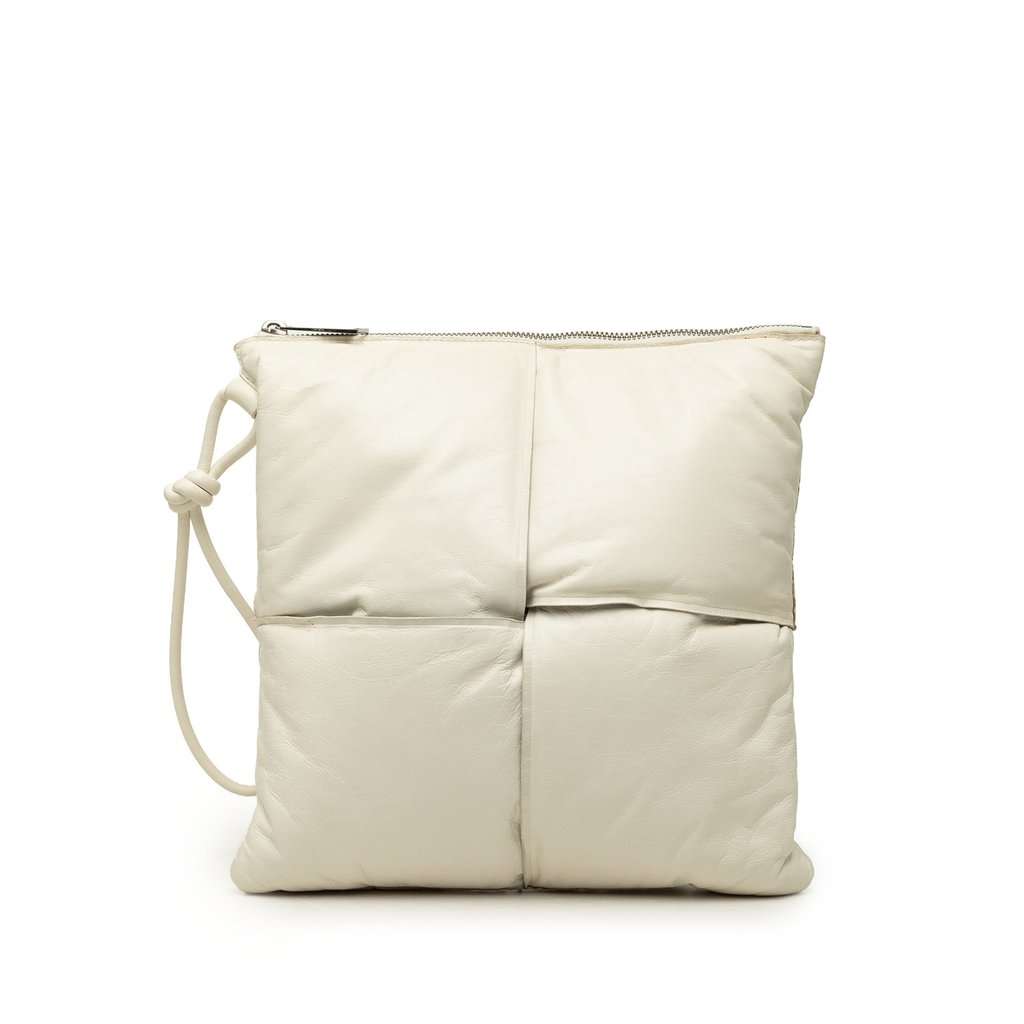 Bottega Veneta Nappa Maxi Intrecciato Padded Square Wristlet Pouch White Leather Very good - Front View