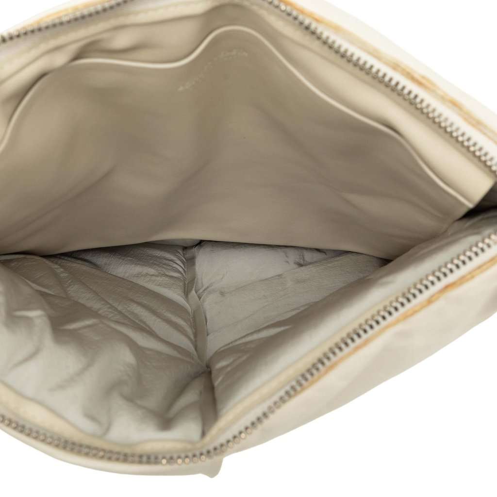Bottega Veneta Nappa Maxi Intrecciato Padded Square Wristlet Pouch White Leather Very good - Model View