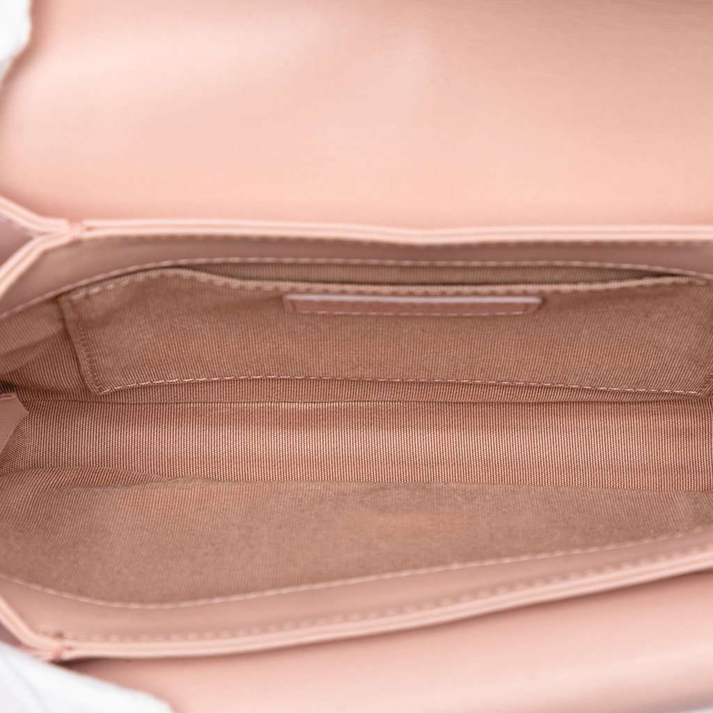 Chanel Small Tweed CC Stud Double Flap Pink Very good condition - Model View