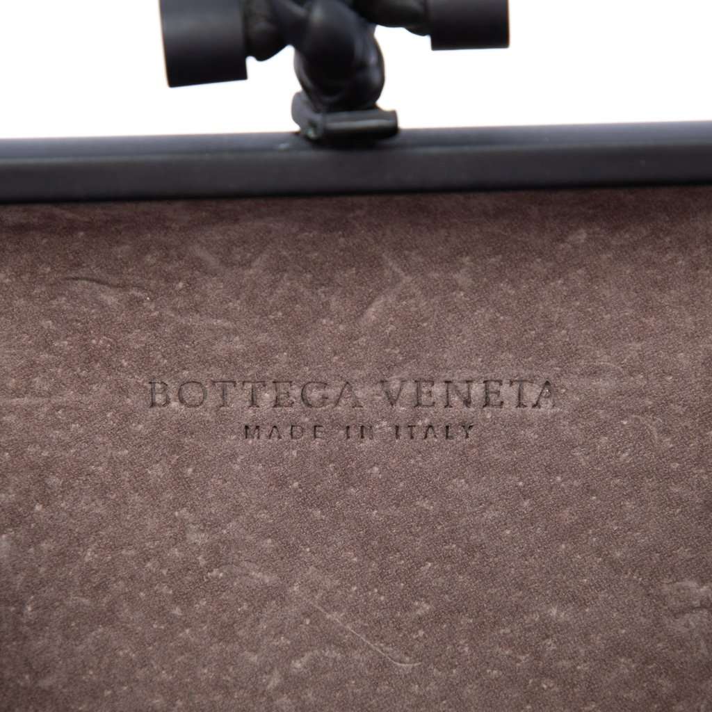 Bottega Veneta Bicolor Gilded Waxed Leather Knot Clutch with Chain Black Leather Very good condition - Box View