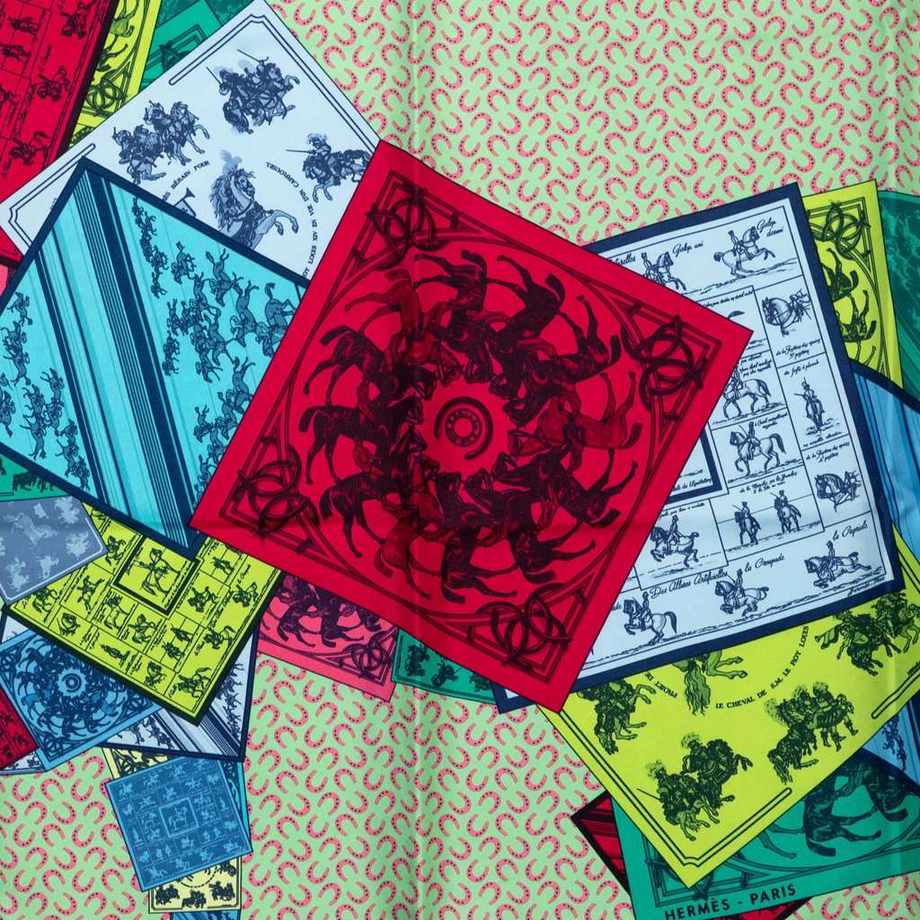 Hermès A Cheval Sur Mon Carre Silk Scarf Green Very good condition - Back View