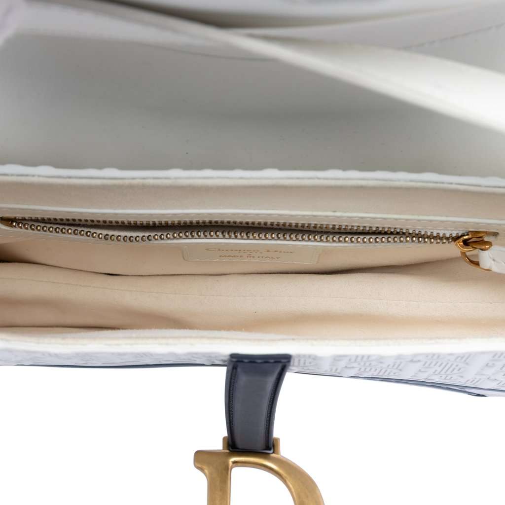 Dior Perforated Oblique Embossed Calfskin Saddle Bag White Leather Very good condition - Model View