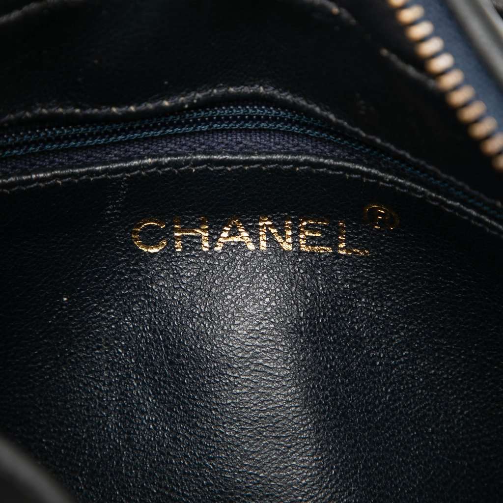 Chanel CC Quilted Lambskin Tassel Camera Bag Black Leather Very good condition - Box View