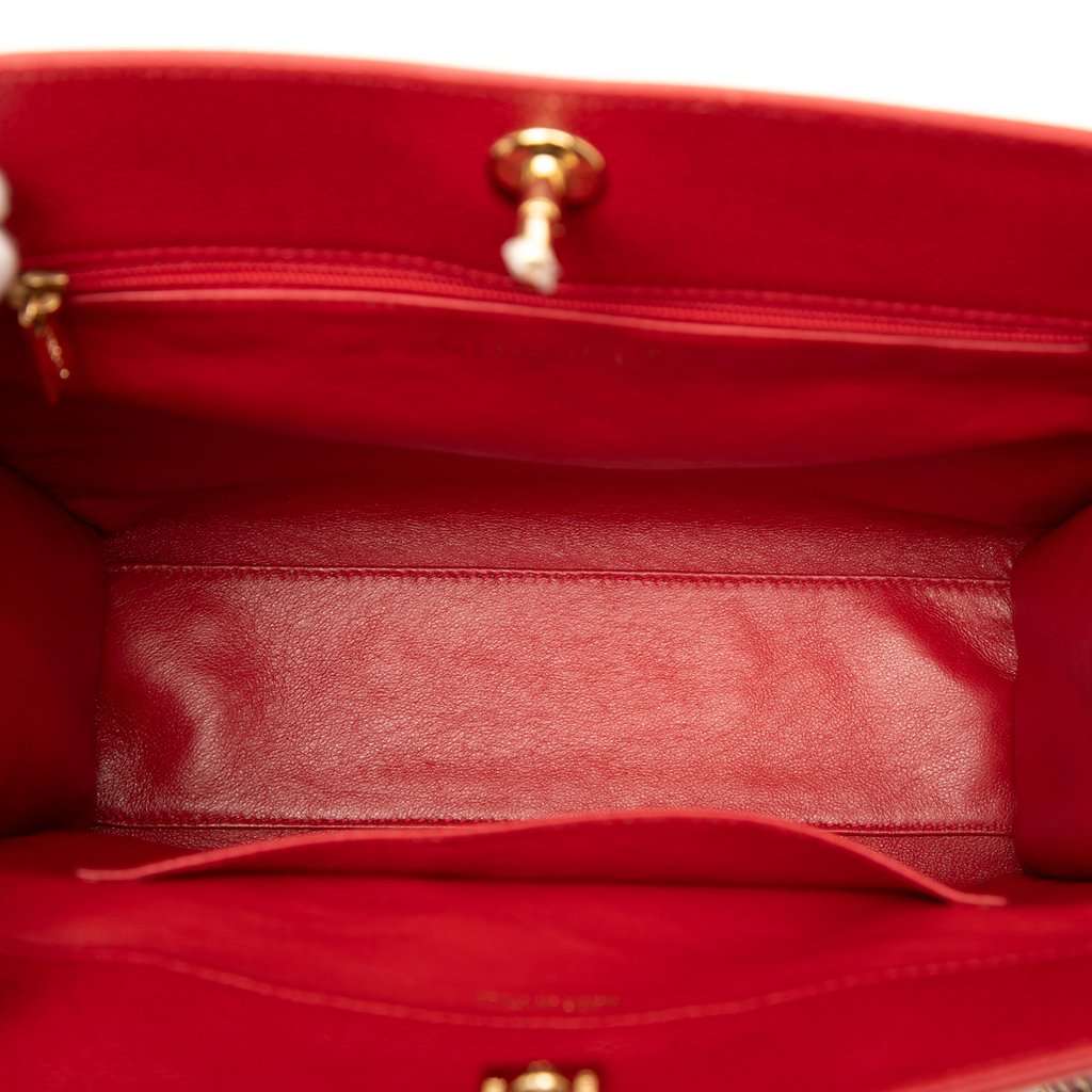 Chanel CC Caviar Turn Lock Chain Tote Red Leather Very good condition - Model View