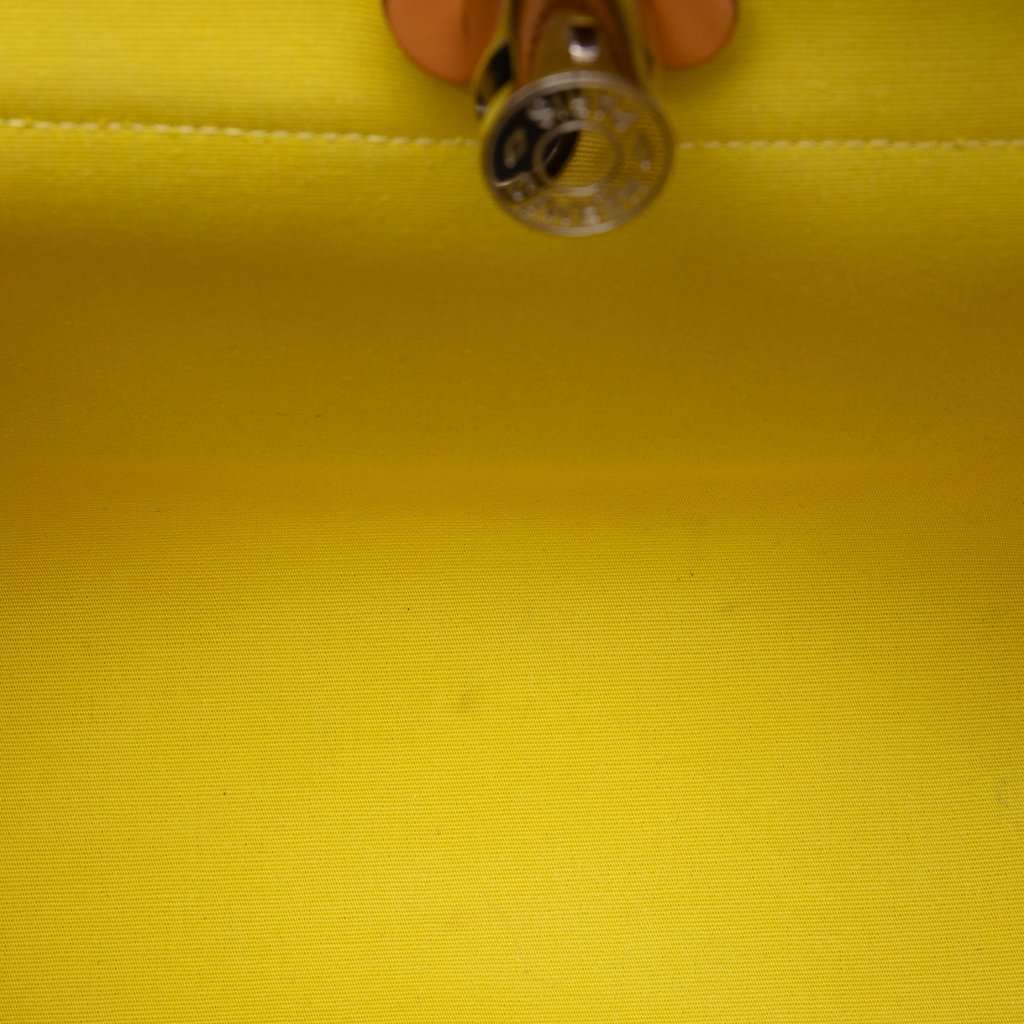 Hermès Toile Herbag Zip 31 Yellow Very good condition - Model View